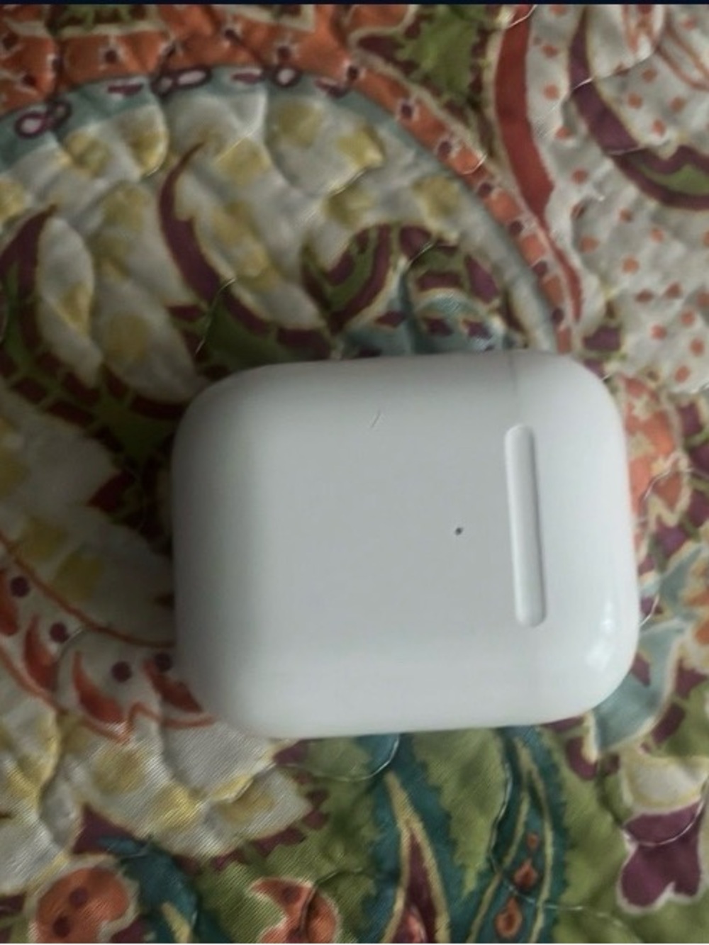 Apple White On-Ear Wireless Earbuds Charging Case